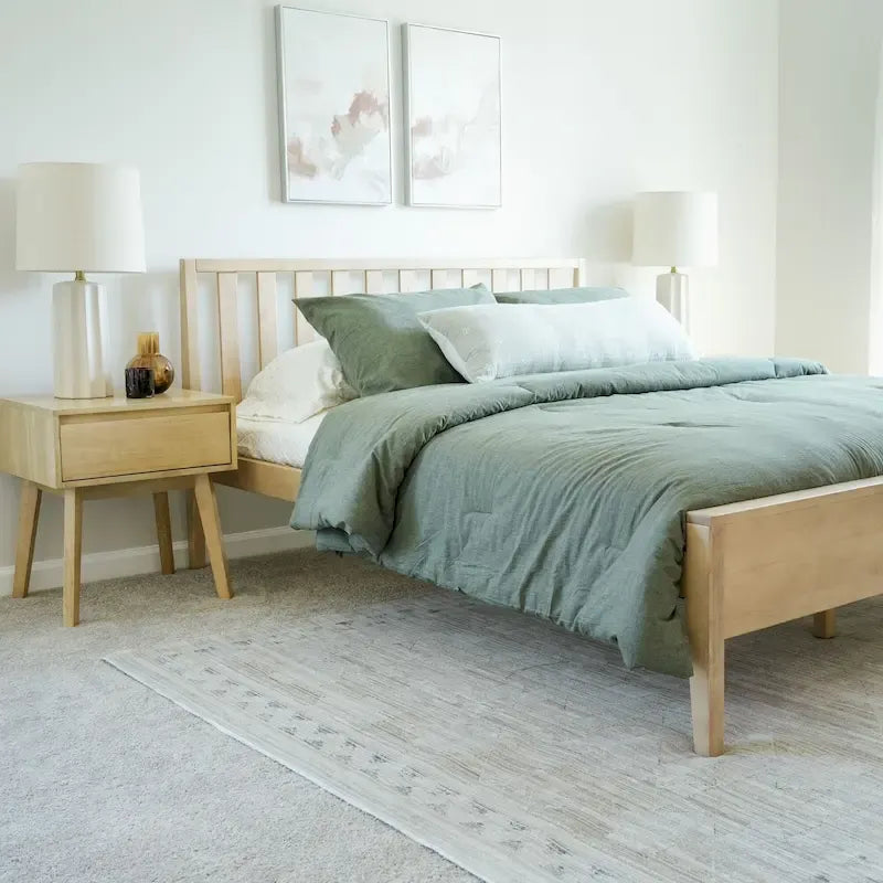 Lit Queen-Size Moderne en Bois Massif avec Tête de Lit à Lattes