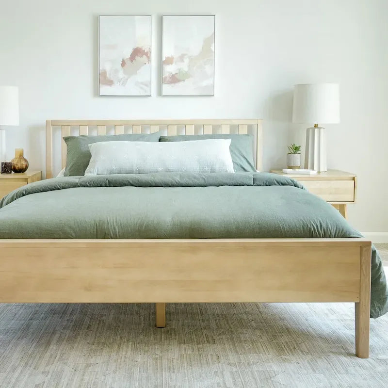 Lit Queen-Size Moderne en Bois Massif avec Tête de Lit à Lattes