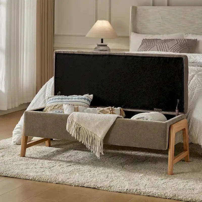 Banc de rangement rembourré Rita Mid-century Modern avec siège capitonné et pieds en bois massif par HULALA HOME